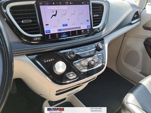 Used 2022 Chrysler Pacifica Touring-L w/ Uconnect Theater Family Group image 18