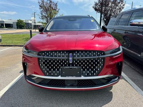 Used 2025 Lincoln Nautilus Reserve AWD/4WD image 2
