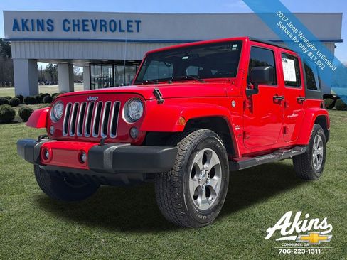 Used 2017 Jeep Wrangler Unlimited Sahara w/ Connectivity Group AWD/4WD image 10