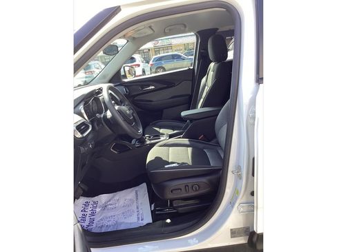 Used 2023 Chevrolet TrailBlazer LT w/ Convenience Package image 9