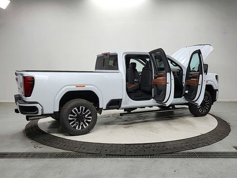 New 2026 GMC Sierra 2500 Denali Ultimate AWD/4WD image 15