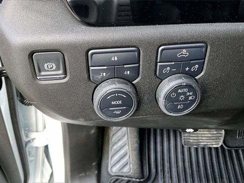 Used 2025 Chevrolet Silverado 2500 LT w/ Convenience Package image 16
