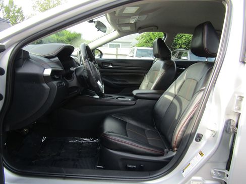 Used 2019 Nissan Altima 2.5 SR FWD image 17