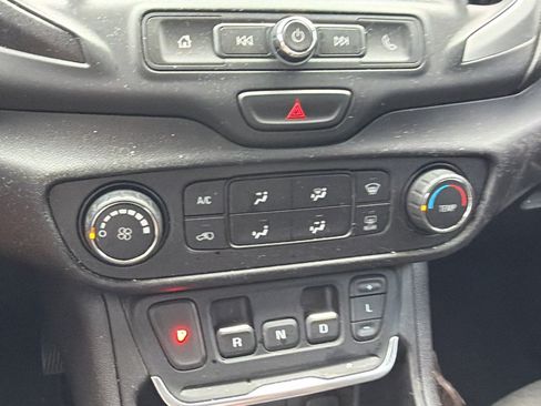 Used 2019 GMC Terrain SLE FWD image 30