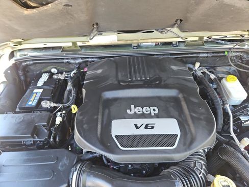 Used 2016 Jeep Wrangler Sahara AWD/4WD image 30