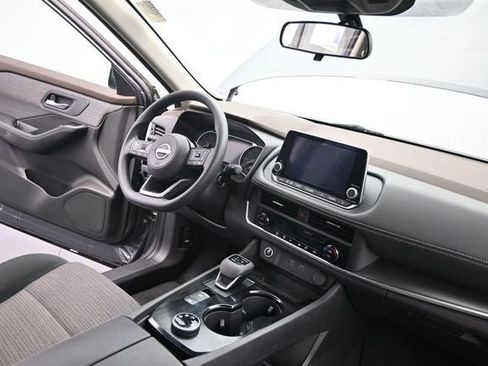 Used 2023 Nissan Rogue SV AWD/4WD image 19