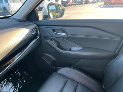 Used 2024 Nissan Rogue SL FWD image 25