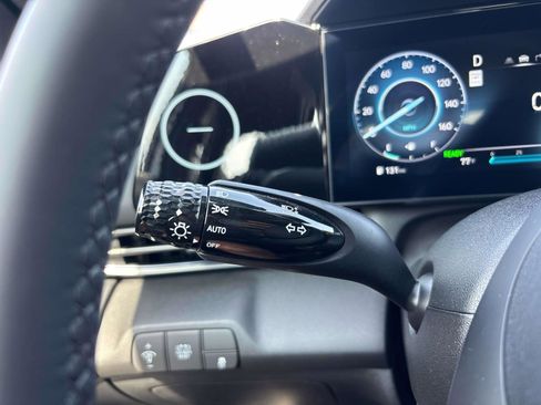 Used 2025 Hyundai Elantra SEL image 24