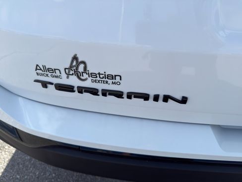 Used 2022 GMC Terrain SLE w/ Driver Convenience Package image 8