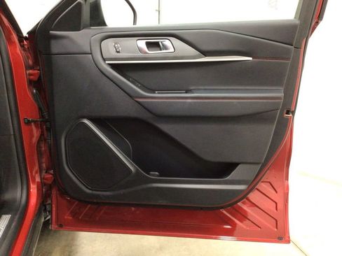 Used 2025 Ford Explorer ST-Line w/ ST-Line Street Pack AWD/4WD image 33