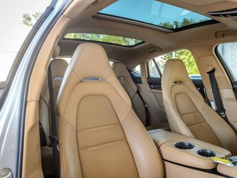 Used 2018 Porsche Panamera image 37