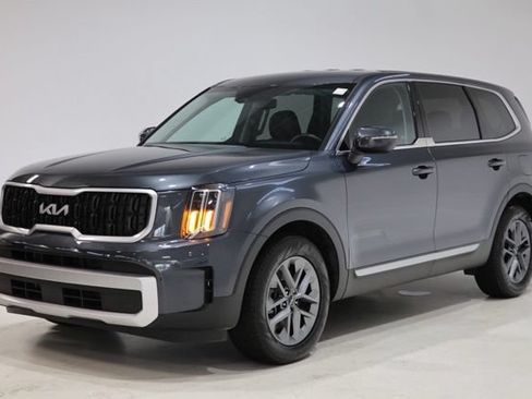 Used 2024 Kia Telluride LX FWD image 3