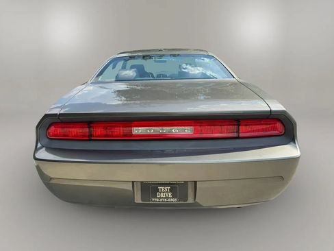 Used 2010 Dodge Challenger SE RWD image 10