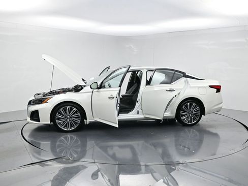 Used 2025 Nissan Altima 2.5 SL FWD image 28