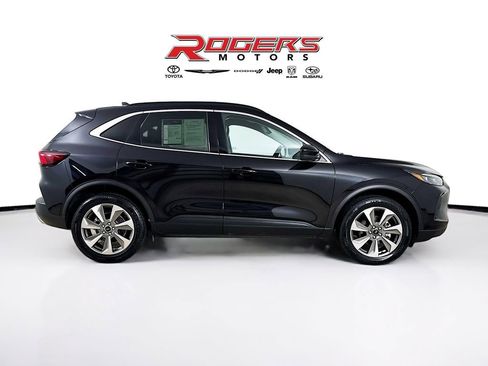 Used 2025 Ford Escape Platinum image 9