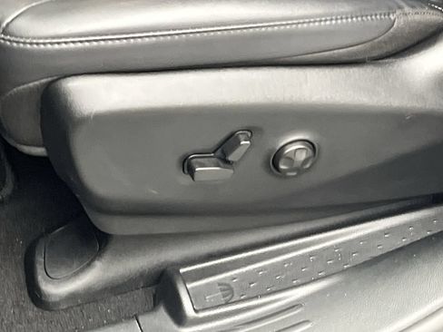 Used 2025 Chrysler Pacifica Select FWD image 10