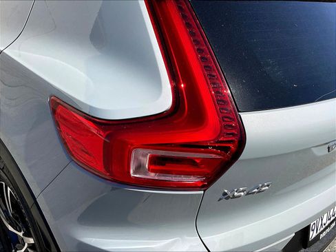 Used 2025 Volvo XC40 B5 Core AWD/4WD image 28