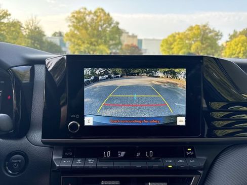 Used 2025 Toyota Camry SE FWD image 17