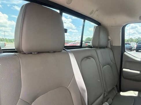 Used 2017 Nissan Frontier SL w/ Moonroof Package AWD/4WD image 29