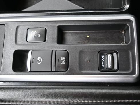 Used 2022 Nissan Pathfinder SV FWD image 32