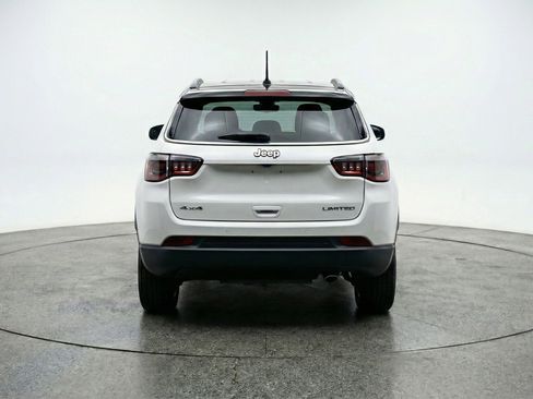 Used 2025 Jeep Compass Latitude AWD/4WD image 7