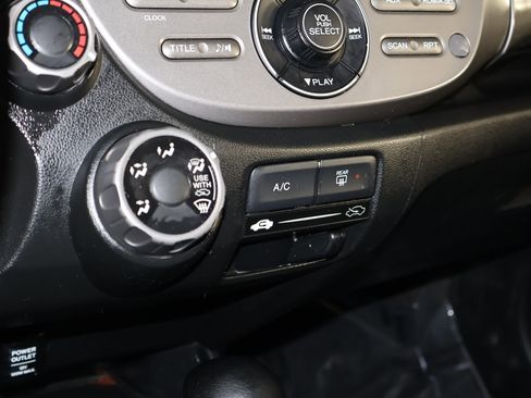 Used 2010 Honda Fit Sport image 27