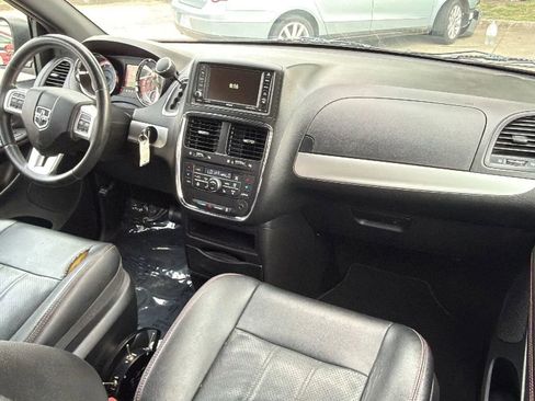 Used 2014 Dodge Grand Caravan R/T w/ Driver Convenience Group FWD image 16