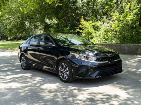 Used 2024 Kia Forte LXS FWD image 2