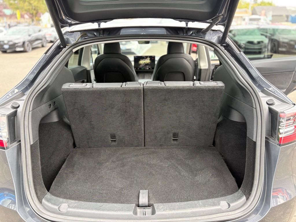 Used 2023 Tesla Model Y Long Range AWD/4WD image 29