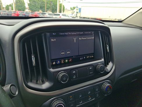 Used 2021 Chevrolet Colorado Z71 AWD/4WD image 16
