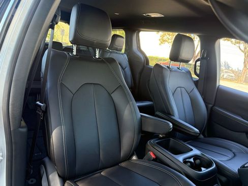 New 2026 Chrysler Pacifica Select image 38