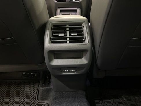 New 2025 Volkswagen Tiguan SE image 25