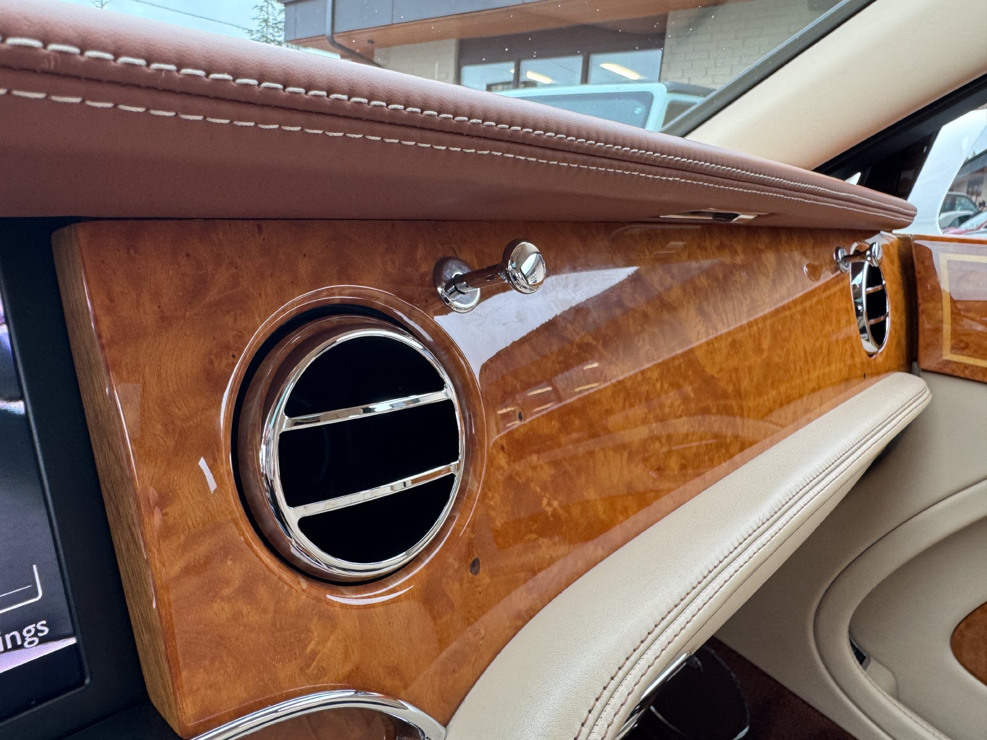 Used 2013 Bentley Mulsanne RWD image 54
