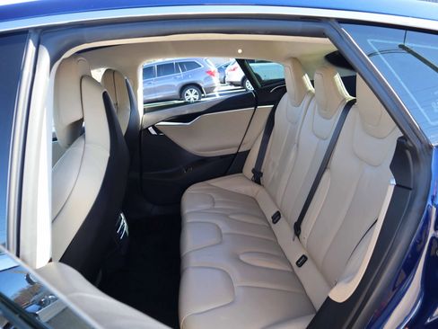 Used 2017 Tesla Model S 90D image 4