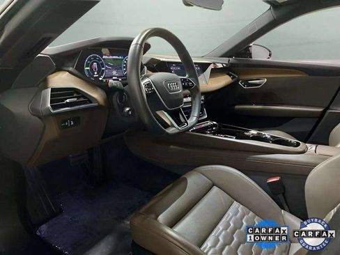 Used 2022 Audi e-tron GT Premium Plus image 17
