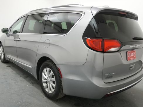 Used 2018 Chrysler Pacifica Touring-L Plus FWD image 6
