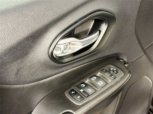 Used 2022 Jeep Cherokee Trailhawk w/ Trailer Tow Group image 17