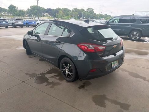 Used 2017 Chevrolet Cruze LT w/ Convenience Package FWD image 3