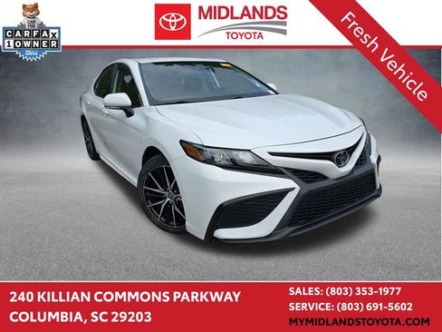 Used 2023 Toyota Camry SE FWD image 1