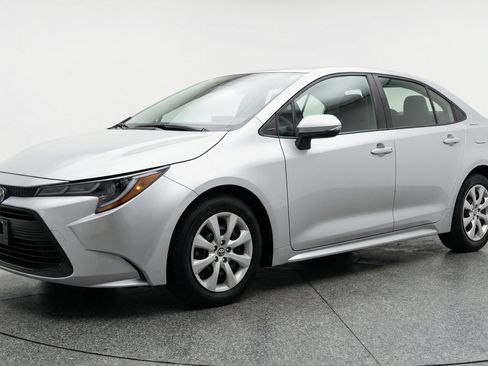 Used 2025 Toyota Corolla LE FWD image 3