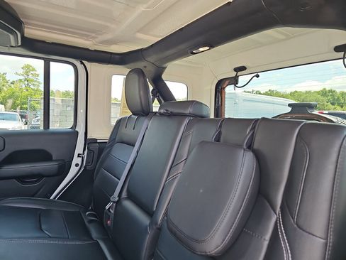 Used 2022 Jeep Wrangler Unlimited Sahara w/ Cold Weather Group AWD/4WD image 13