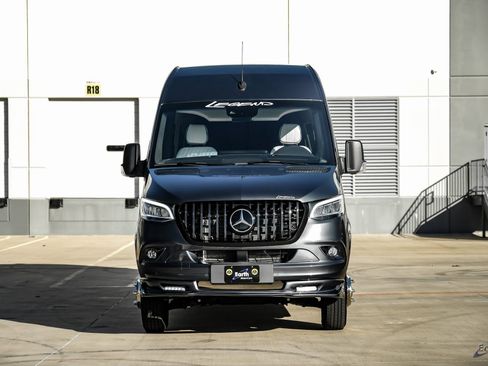 Used 2023 Mercedes-Benz Sprinter 3500 image 24