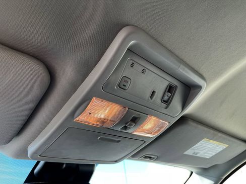 Used 2021 Nissan Titan SV w/ SV Convenience Package image 42