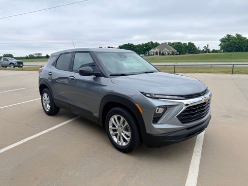 New 2026 Chevrolet TrailBlazer LS w/ LS Convenience Package FWD image 4