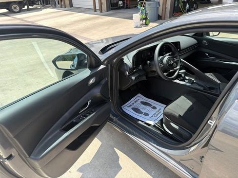 Used 2024 Hyundai Elantra SE FWD image 10