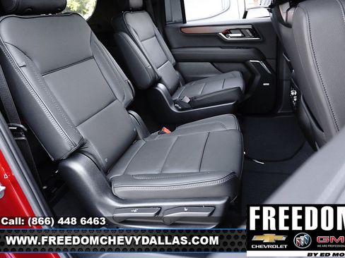 New 2025 GMC Yukon XL Denali w/ Denali Reserve Package image 17