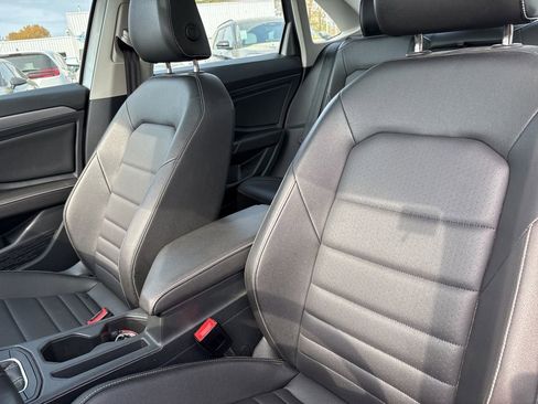 Used 2024 Volkswagen Jetta SE image 14