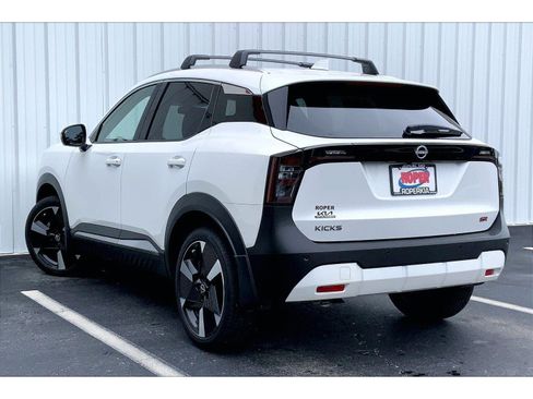 Used 2025 Nissan Kicks SR FWD image 10