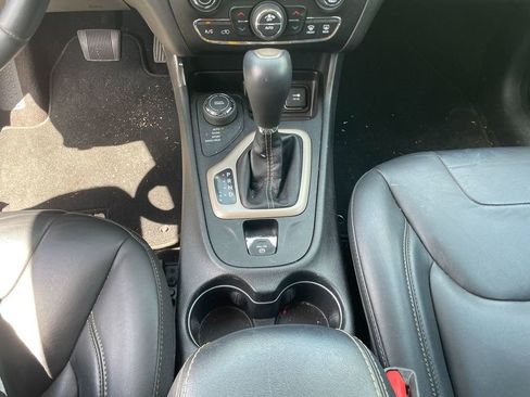 Used 2017 Jeep Cherokee Limited AWD/4WD image 22