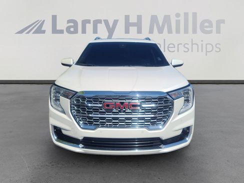 Used 2022 GMC Terrain Denali w/ Denali Premium Package AWD/4WD image 8